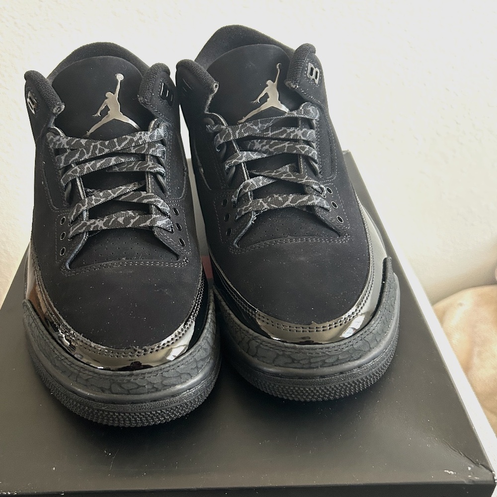 Black Cat Jordan 3's size 9.5